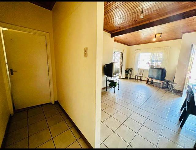 3 BEDROOM HOUSE FOR SALE IN SILVERTOWN